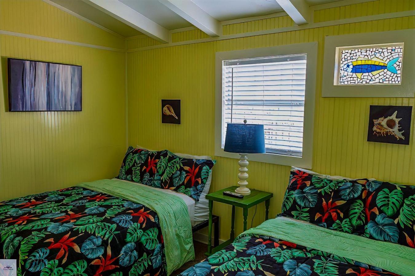 Blue Dolphin Inn And Cottages Grand Isle Exterior foto