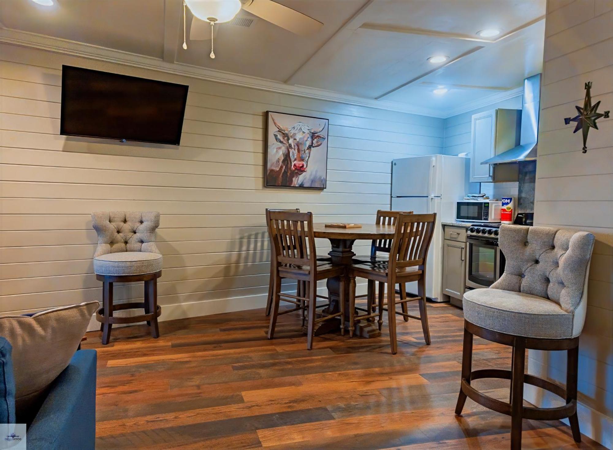 Blue Dolphin Inn And Cottages Grand Isle Exterior foto