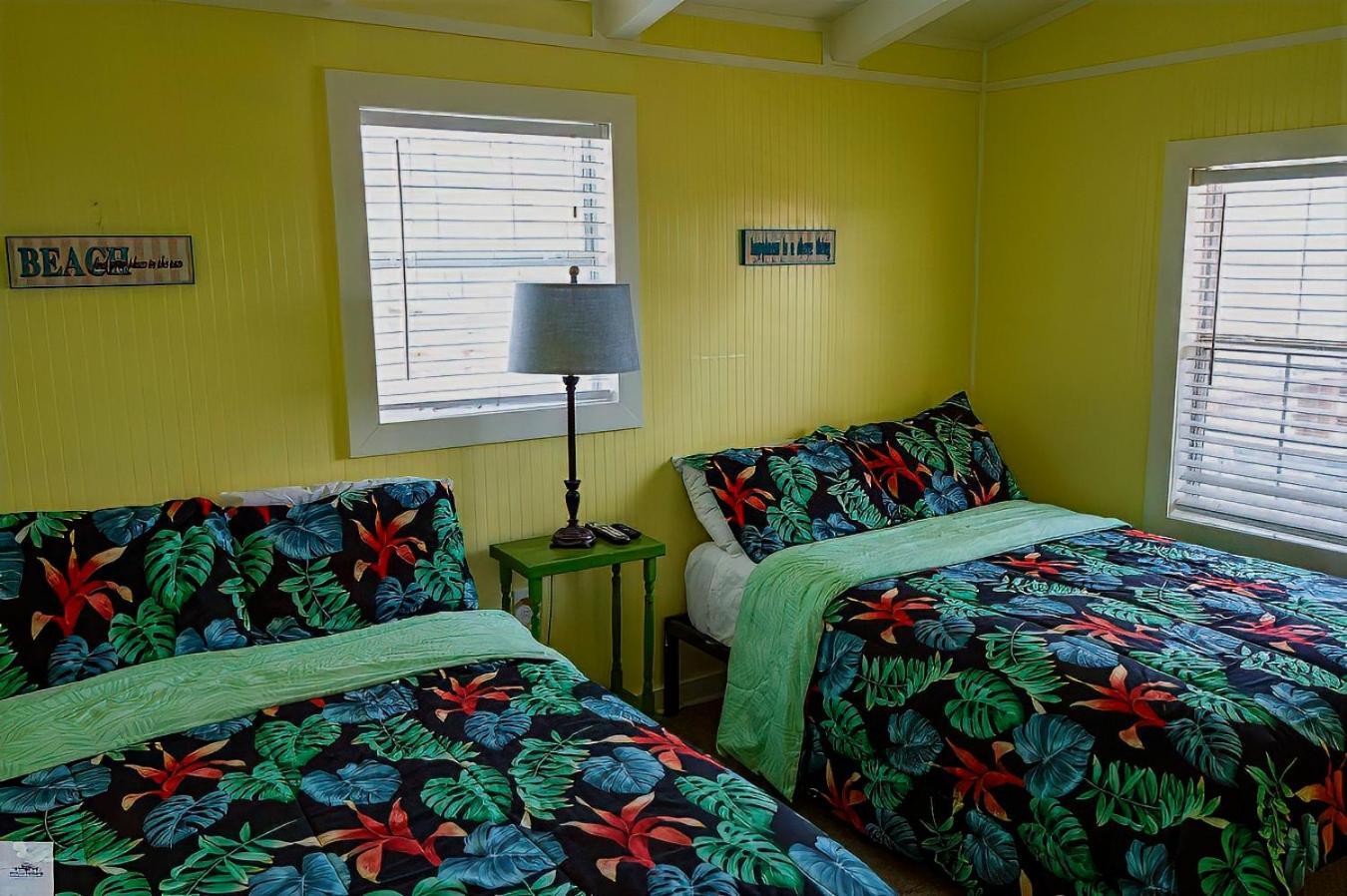 Blue Dolphin Inn And Cottages Grand Isle Exterior foto