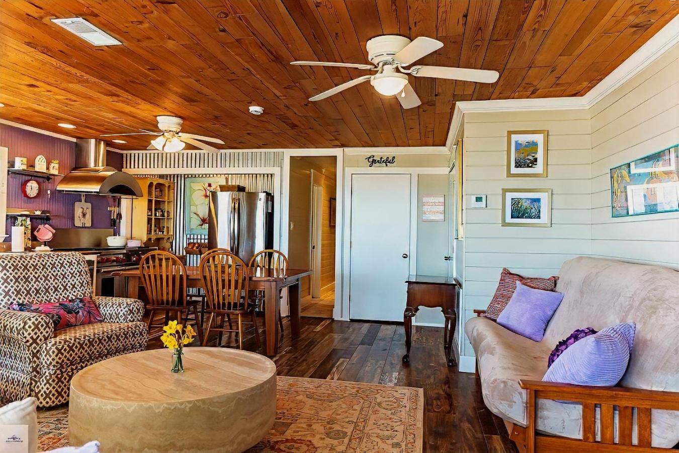 Blue Dolphin Inn And Cottages Grand Isle Exterior foto